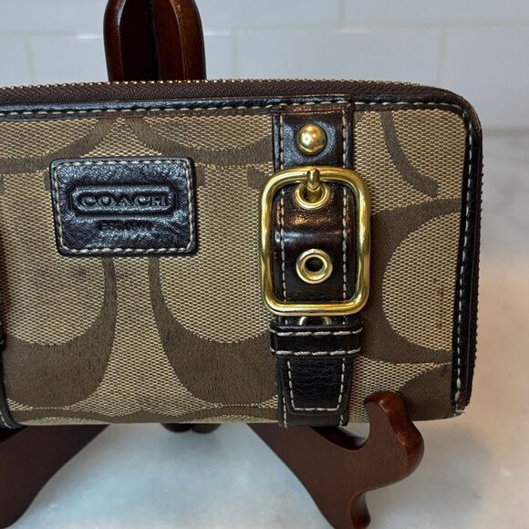 Coach Wallet RARE Zoe Brown Full Zip double Gold Buckles Multi Compartment - Picture 3 of 16